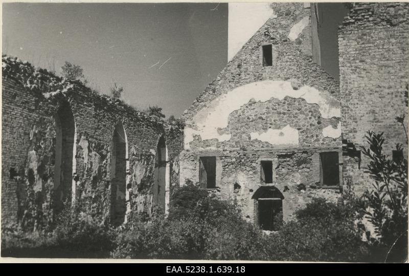 Ruins of the church in Kambja, indoor view