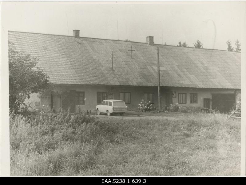 Wound manor building