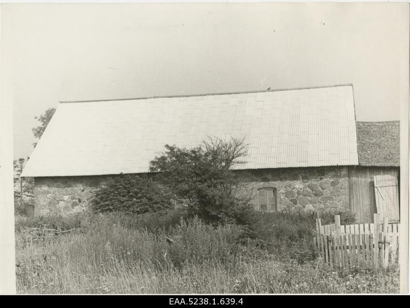 Wound manor building