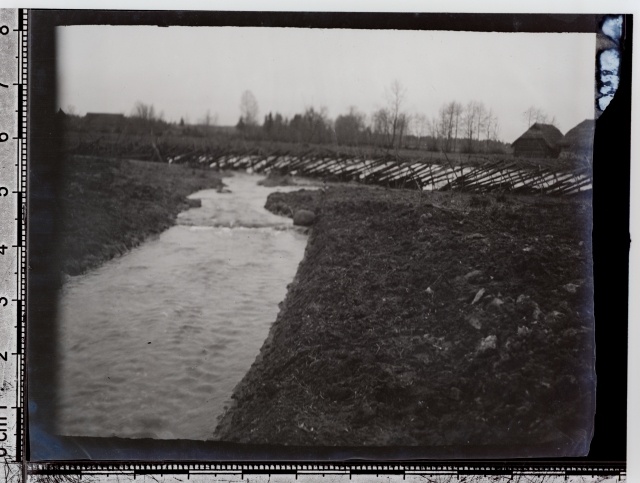Kraav ja üleujutus Mikuri talu heinamaal