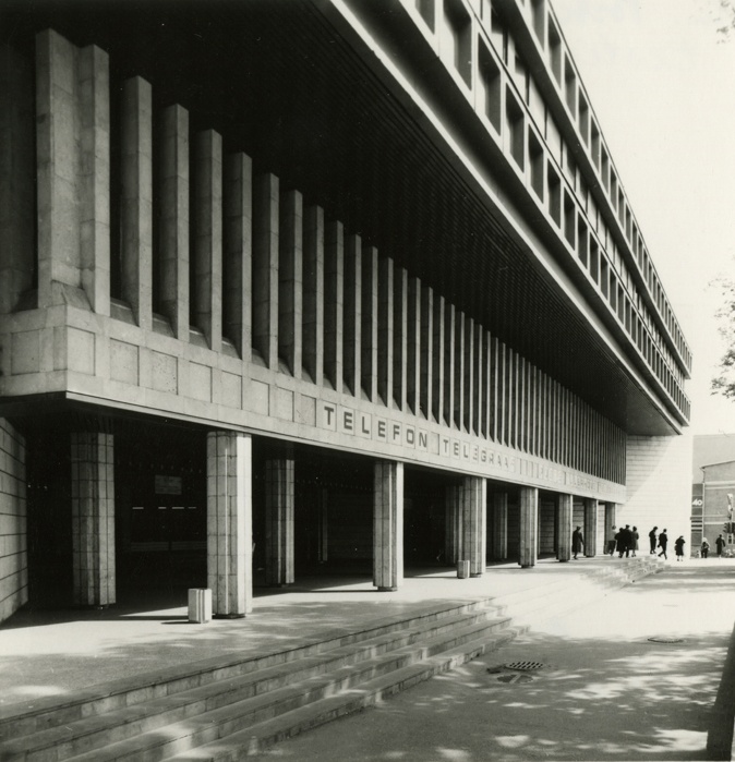 Main post office of Tallinn, view by Narva mnt. Architects Raine Karp, Mati Raigna, interior architect Kirsti Laanemaa, EP
