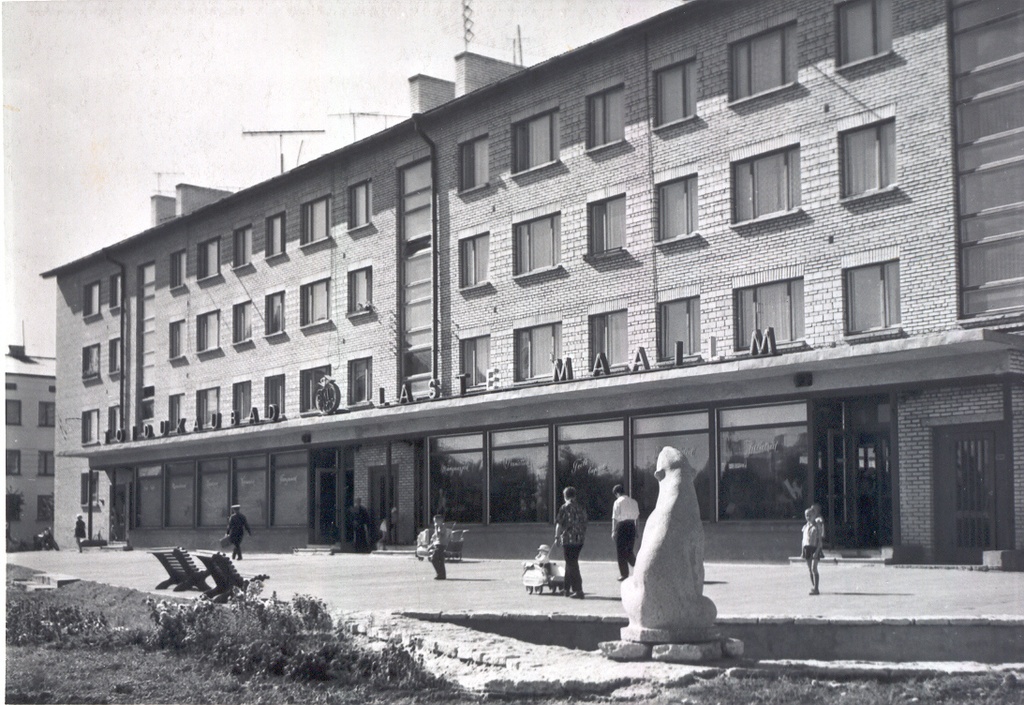 Foto. Võru uus kauplus - elamu Võiduväljaku nr. 1