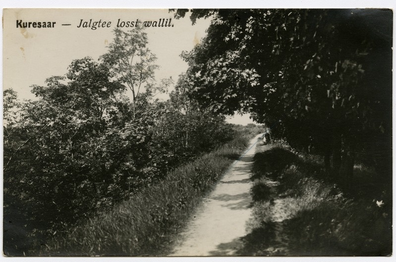 Kuressaare kindlus: jalgtee edelakurtiinil