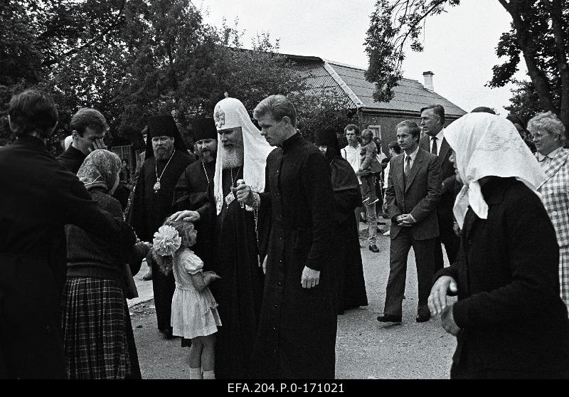 The main Patriarch of the Russian Orthodox Church Aleksius II visited Estonia in the Kuremäe Pühtitsa monastery.