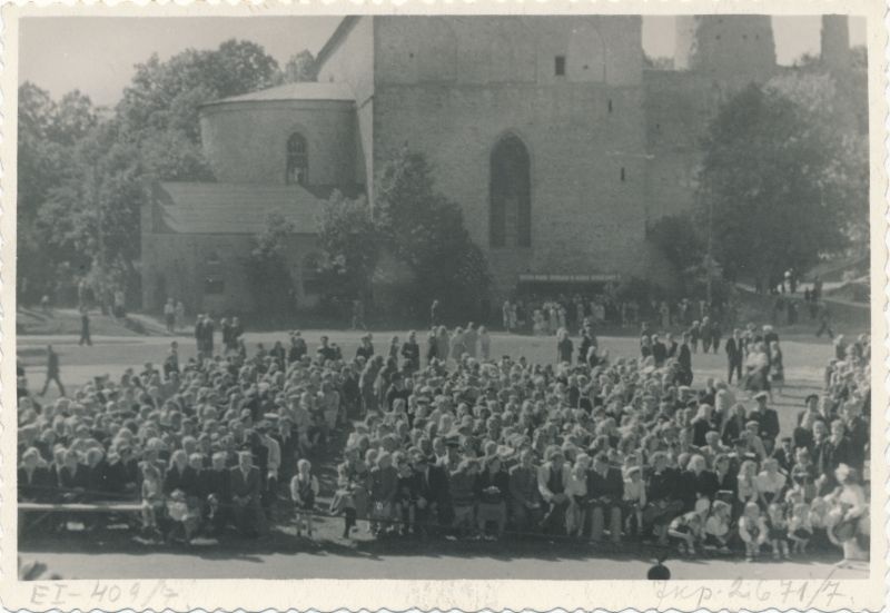 Foto. Voldemar Saaresso kogu. Vaade laululava poolt Laulupäeva publikule. 22.07.1951.