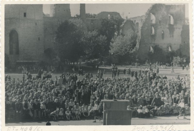 Foto. Voldemar Saaresso kogu. Vaade laululava poolt Laulupäeva publikule. 22.07.1951.