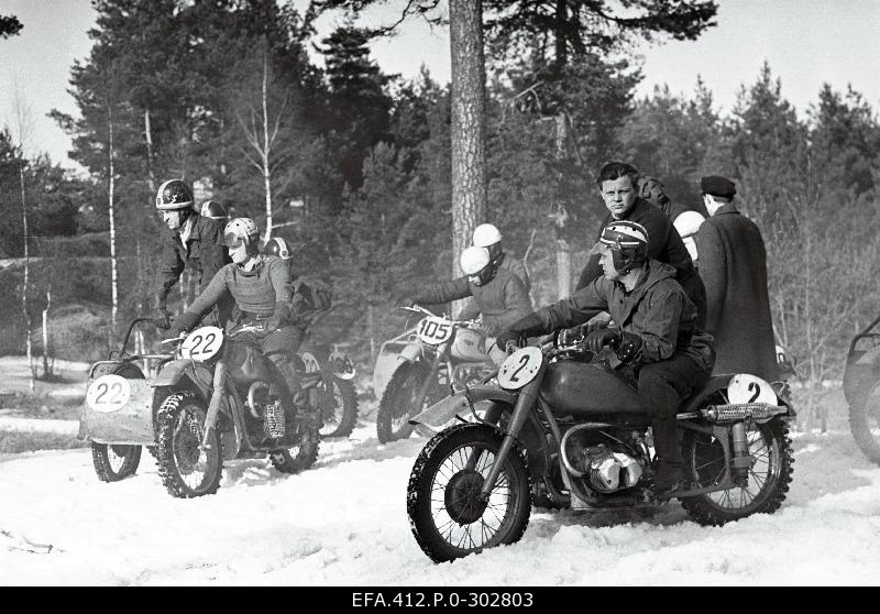 Estonian Soviet Championships in Talimotocross. The lateral basket was launched by Valdur Ploom and Aarne Berg, 22 brothers Ervin Valla and Evald Valla.