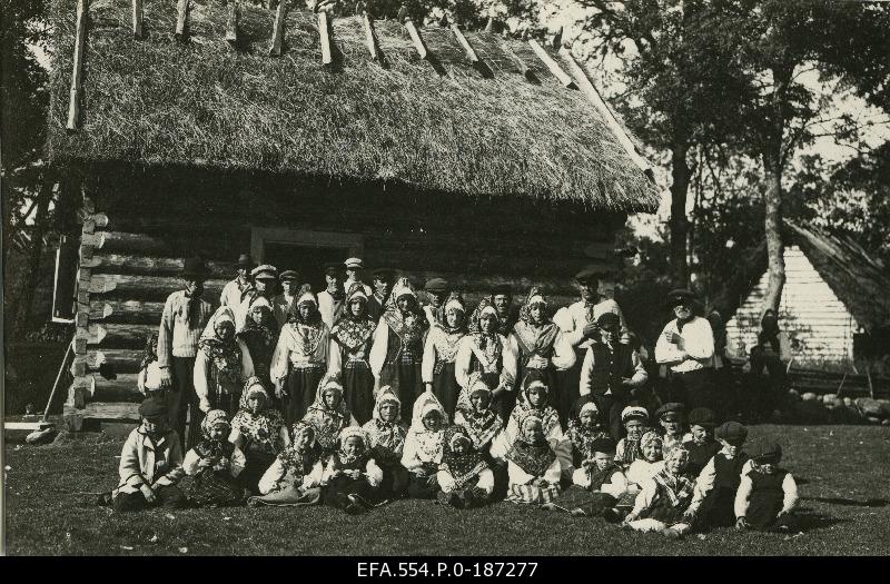 Folk dressed ruthless.