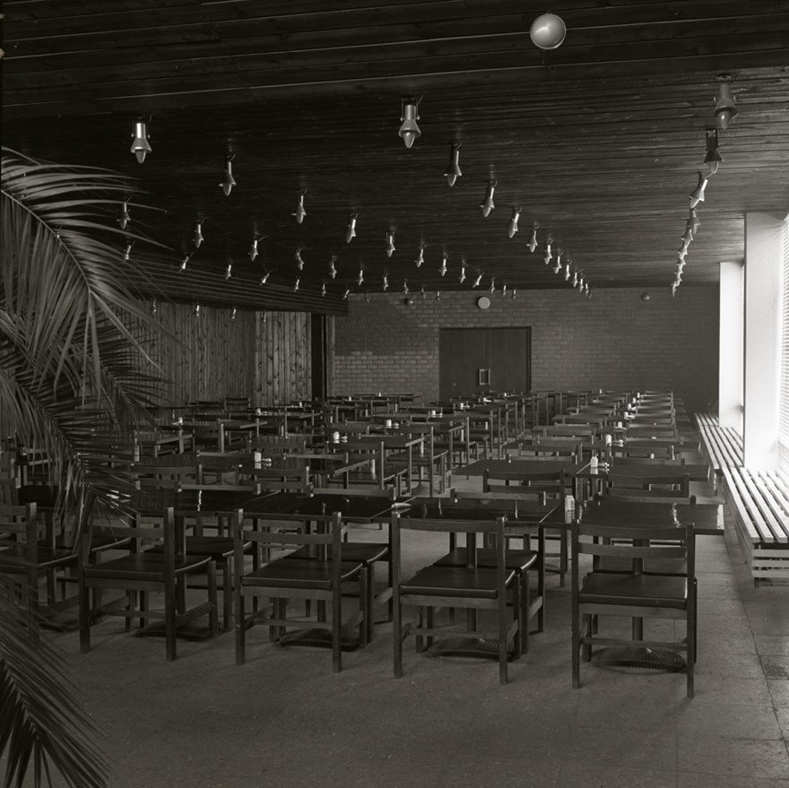 Tabasalu teeninduskeskus, restoranisaal. Arhitekt Tõnu Liigand
