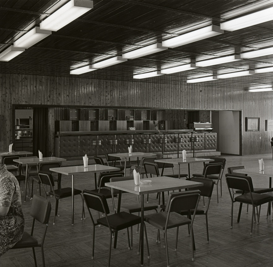 Väimela kauplus-söökla, restoranisaal. Arhitekt Koidu Lassmann