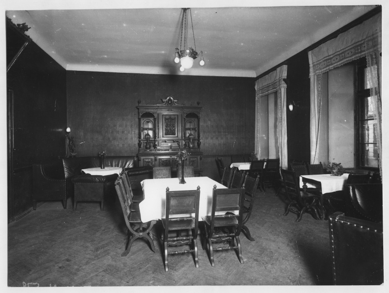 Vaade Mustpeade klubi söögisaali