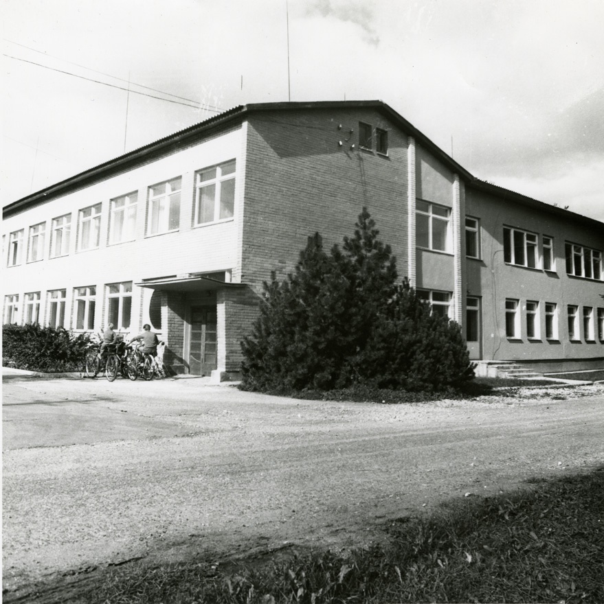 Risti kool, juurdeehituse vaade. Arhitekt Ago Pähn