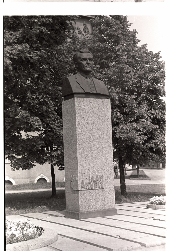 J. Anveldi monument