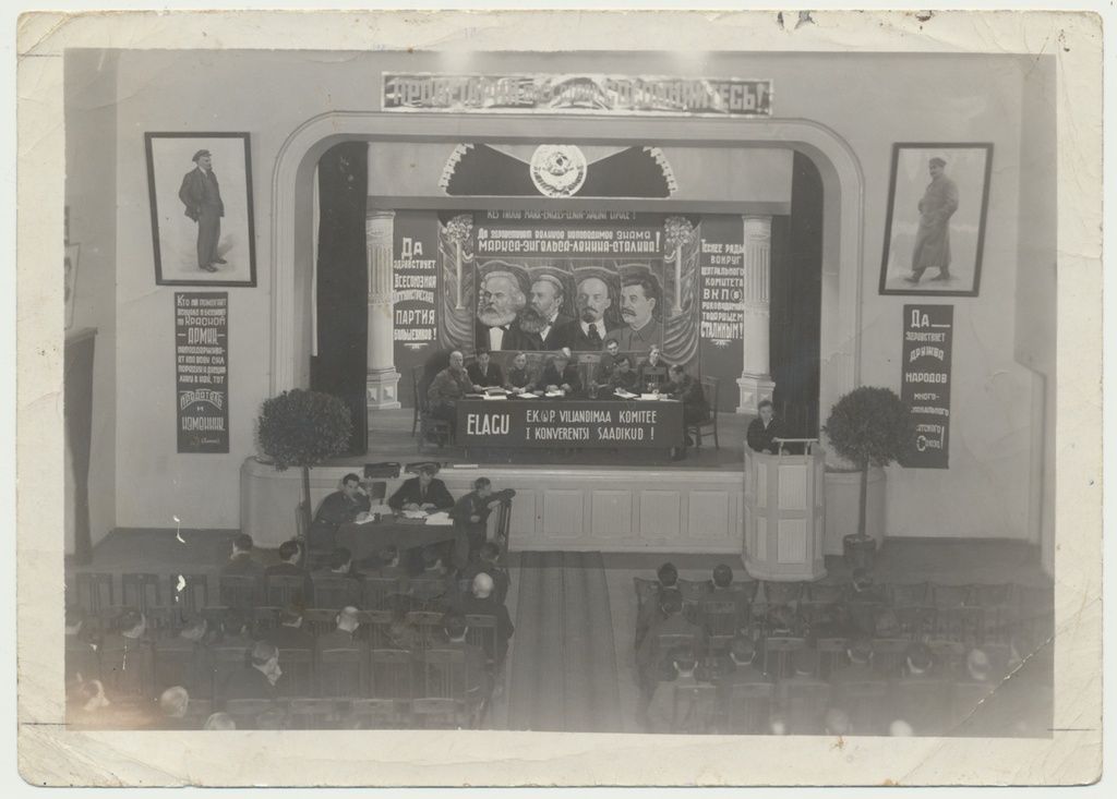 foto, Viljandi, EK(b)P I konverents Punaarmee majas Koit (end. Koidu seltsimaja) 31.01.1941, kõneleb täitevkomitee esimees E. Piip.