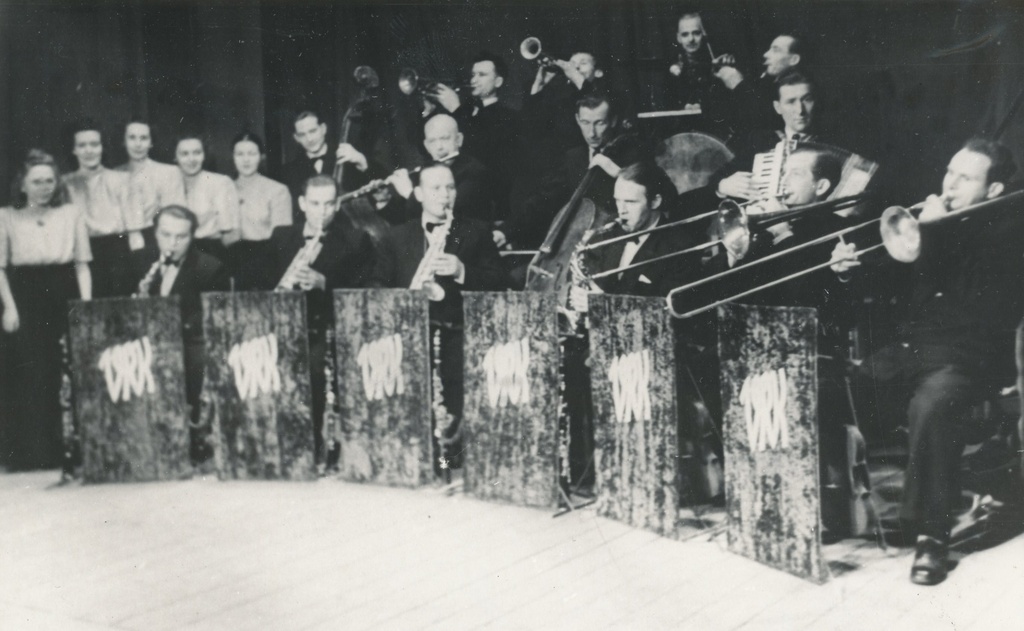 Fotokoopia. Võru Rajooni Kultuurimaja orkester koos naisansambliga 1953.a.