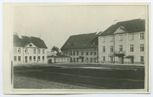 Tallinn, Lossi plats, vasakul maja nr. 7.