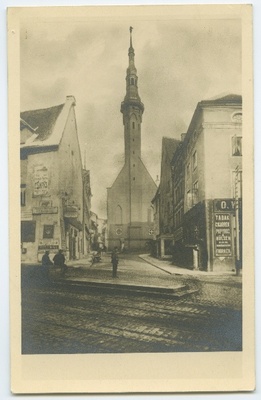 Tallinn, "Vanaturukael", taga Raekoda, esiplaanil hoburaudtee peatuskoht.  similar photo