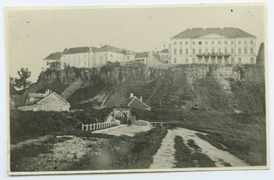 Tallinn, Toompea põhja poolt, esiplaanil Nunnevärav.  duplicate photo