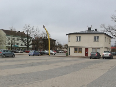 Saksa sõdurid koos tehnikaga Viljandi turuplatsil rephoto