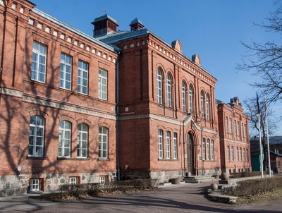 Liivimaa Maagümnaasium, fassaadivaade. Arhitekt R. Häusermann rephoto