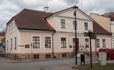 foto, Viljandi, Suurturg 12 (Laidoneri plats 10), G. H. Jürgens'i apteek u 1925 rephoto