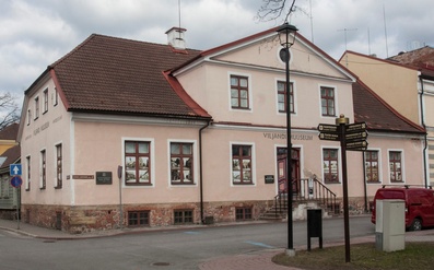 foto, Viljandi, Suurturg 12 (Laidoneri plats 10), G. H. Jürgens'i apteek u 1925 rephoto