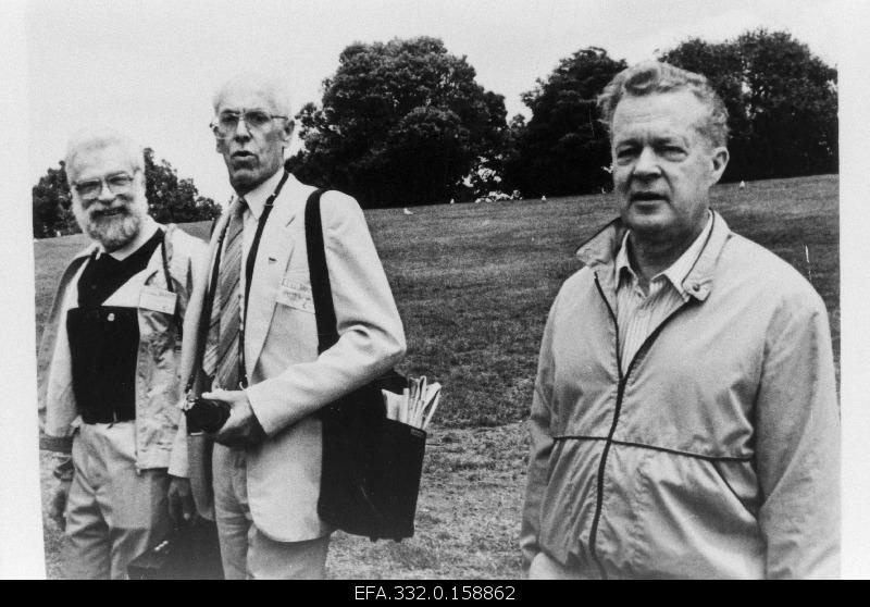 Artist Enn Põldroos (from the left), Lennart Meri and Vello Salo during the esto days in Melbourne.