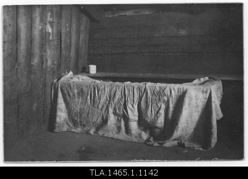 Girgenson 26-4; Antson, Anna. An old woman, there is no apartment. The picture shows some kind of book covered with a black linen balcony also fills a "safe", bed, dining table etc. that is placed next to the cold corridor stairs, in front of the door of the bench.