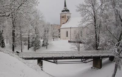 foto albumis, Viljandi, lossimäed, Varesesild, järve poolt,taga Jaani kirik, talv, u 1930, foto J. Riet rephoto