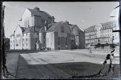 The German theatre building (Drama Theatre) Besides the new market, on the right orders, the business house of the Tallinn Interconnected Credit Society (Saarinen House, Pärnu mnt 10).  similar photo