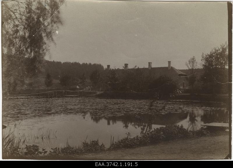 Lake of the manor of Pilkus. Lower building with four staircases