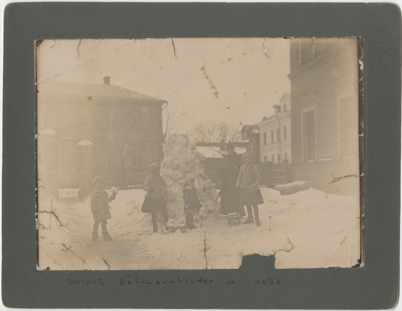 The children of Raehlmanns and their mother walking in the yard at the snowboard