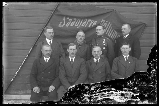 Saadjärve Põllumeeste Seltsi lipp ja juhatus ?