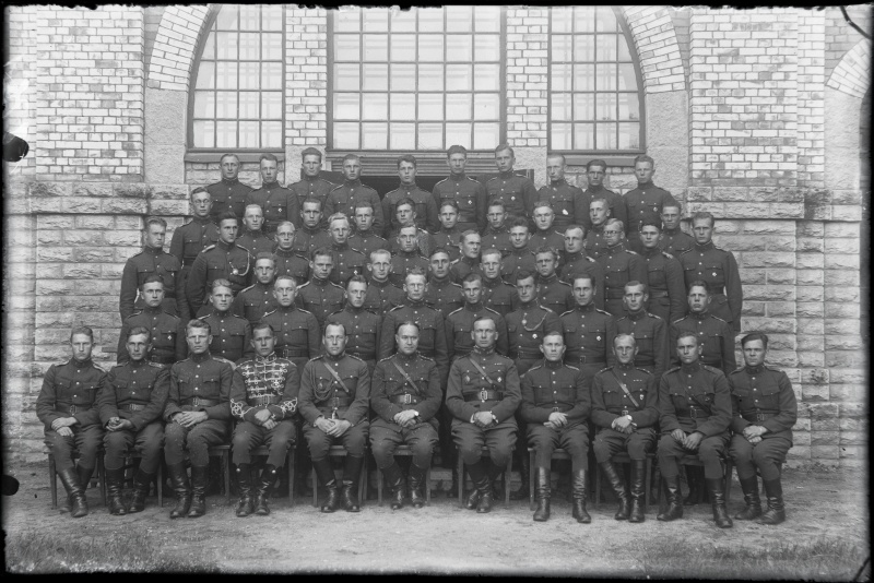 Group picture: Tondi Military School students and teachers.