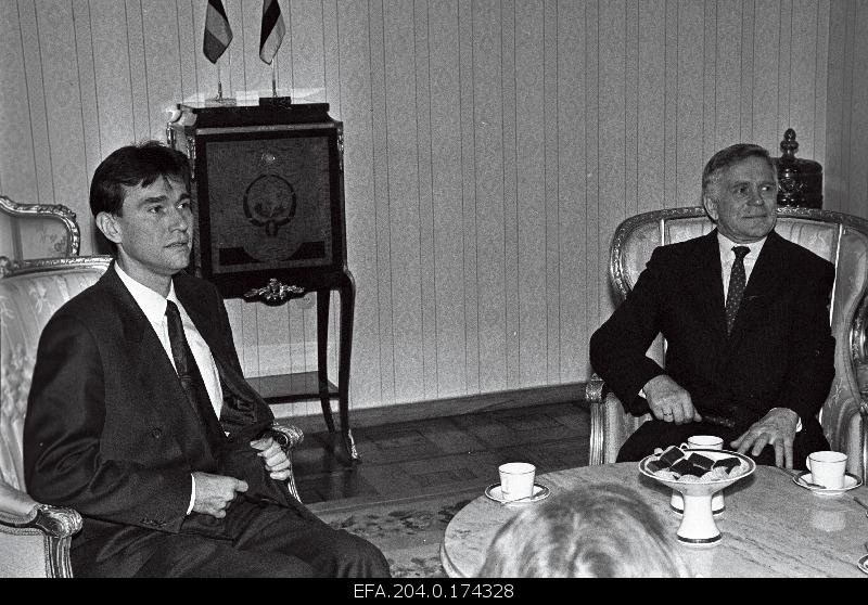 Minister of Foreign Affairs of Belgium, Frank Vandenbroucke (left) at the reception of the Estonian Prime Minister Andres Tarand.
