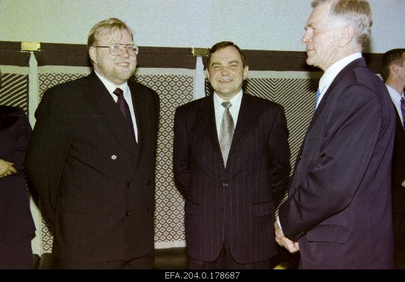 Mart Laar (from the left), Prime Minister Mart Siimann and Chairman of the Mõõdukate Party Andres Tarand during the visit to the Toompea Castle of King Harald V of Norway.