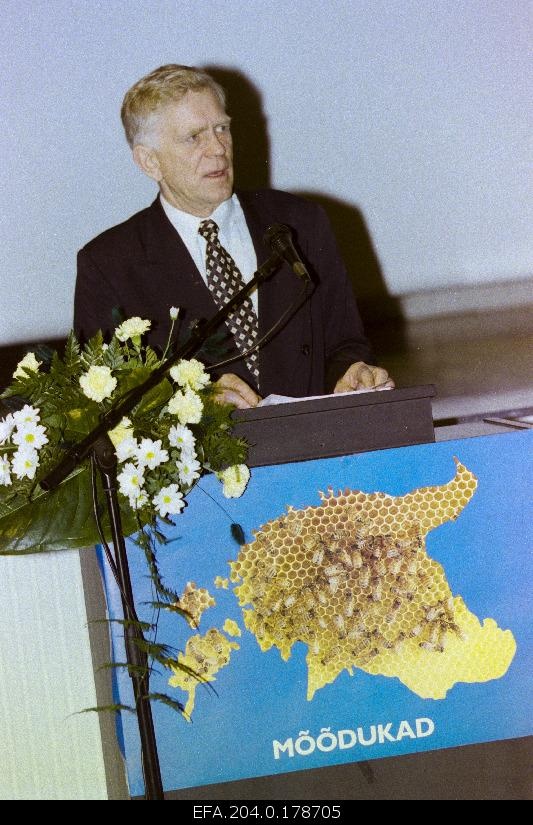 The Chairman of the Mõõdukate Group of the Riigikogu Andres Tarand at the group meeting.