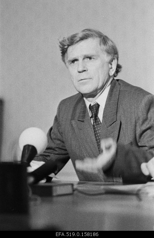 Minister of Environment Andres Tarand at the press conference of the government.