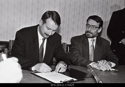 The President of the Reform Party, Siim Kallas, on the left, and the Chairman of the Liberal Democratic Party, Paul-Eerik Rummo, sign the party association agreement.  similar photo