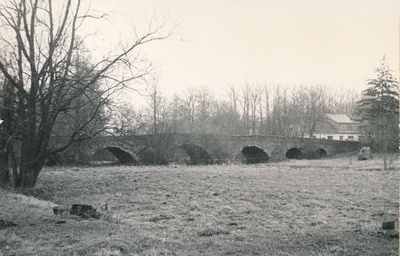 Photo. Bridge of Vanamõisa Manor. Black and white. Located in Hm 5025.  similar photo