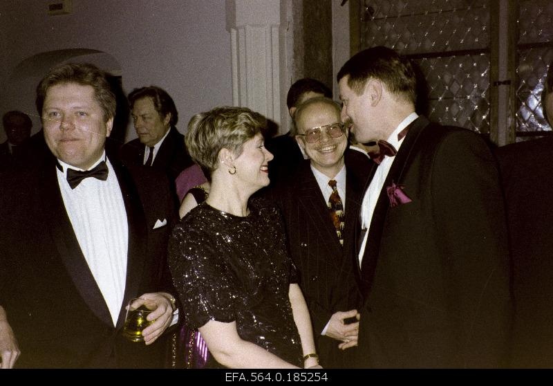 The Mustpeade House Ball of the Journalists' Union. Politician Siim Kallas (from left 1) Conversation with journalist Felix Undusk (2. ), 3. Kristi Kallas, 4th media businessman Rein Lang from the left.