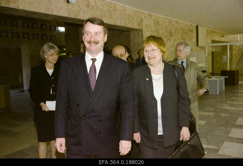 Minister of Foreign Affairs of the Republic of Finland Tarja Halonen and Minister of Foreign Affairs of the Republic of Estonia Siim Kallas in the Ministry of Foreign Affairs of the Republic of Estonia.