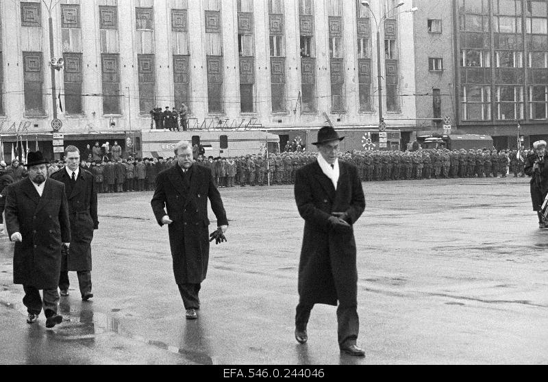 Paradise of Defence Forces and Defence Leagues at the Freedom Square to celebrate the 75th anniversary of the Republic of Estonia. On the left, Chairman of the 1st National Assembly Ülo Nugis, 3rd Prime Minister Mart Laar, 4th President Lennart Meri.