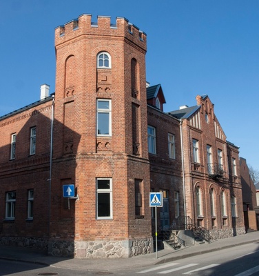 Elamu Viljandis, vaade hoonele nurgalt rephoto