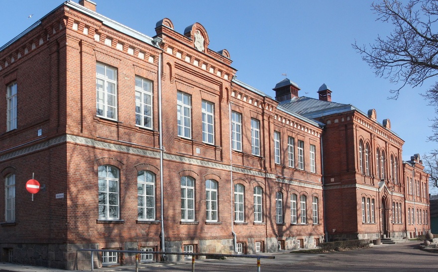 Liivimaa Maagümnaasiumi hoone, fassaadivaade. Arhitekt R. Häusermann (Riia) rephoto