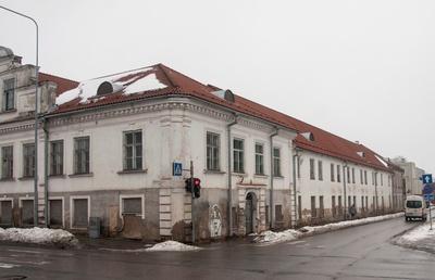 fotopostkaart, Viljandi, maja Tallinna tn 20/ Jakobsoni tn 21, hoones olnud aadlipreilide kodu Stift, kool, lastekodu, vanadekodu, 1935 läks hoone sõjaministeeriumile, 1939 rephoto