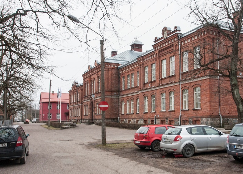 Photo with printed choir underpaper: Viljandi II Secondary School. Photo under the underpaper: "W.Staden, Jurjew" rephoto