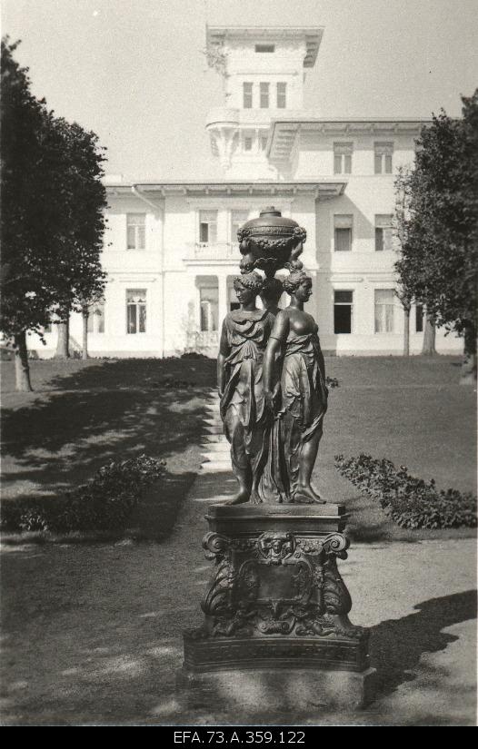 Sculpture in the Oru residential garden of the state elder.
