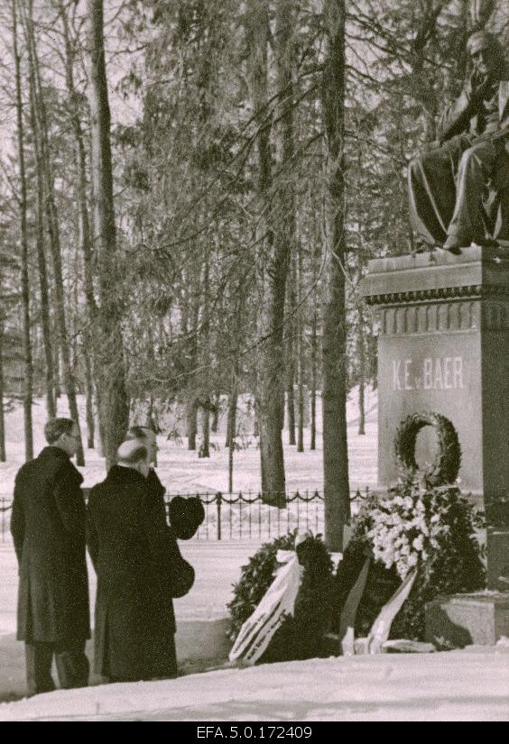Placement of the heritage to the monument pillar of the natural scientist Karl Ernst von Baer on his 150th anniversary.