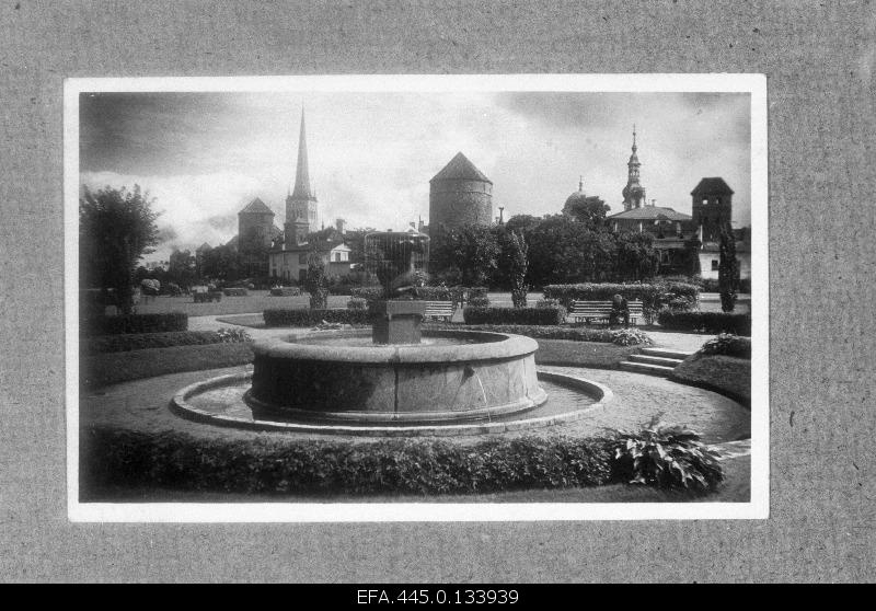View of the Towers release. On the front of the sculpture of J. Rausepa "Women with the pelvist".